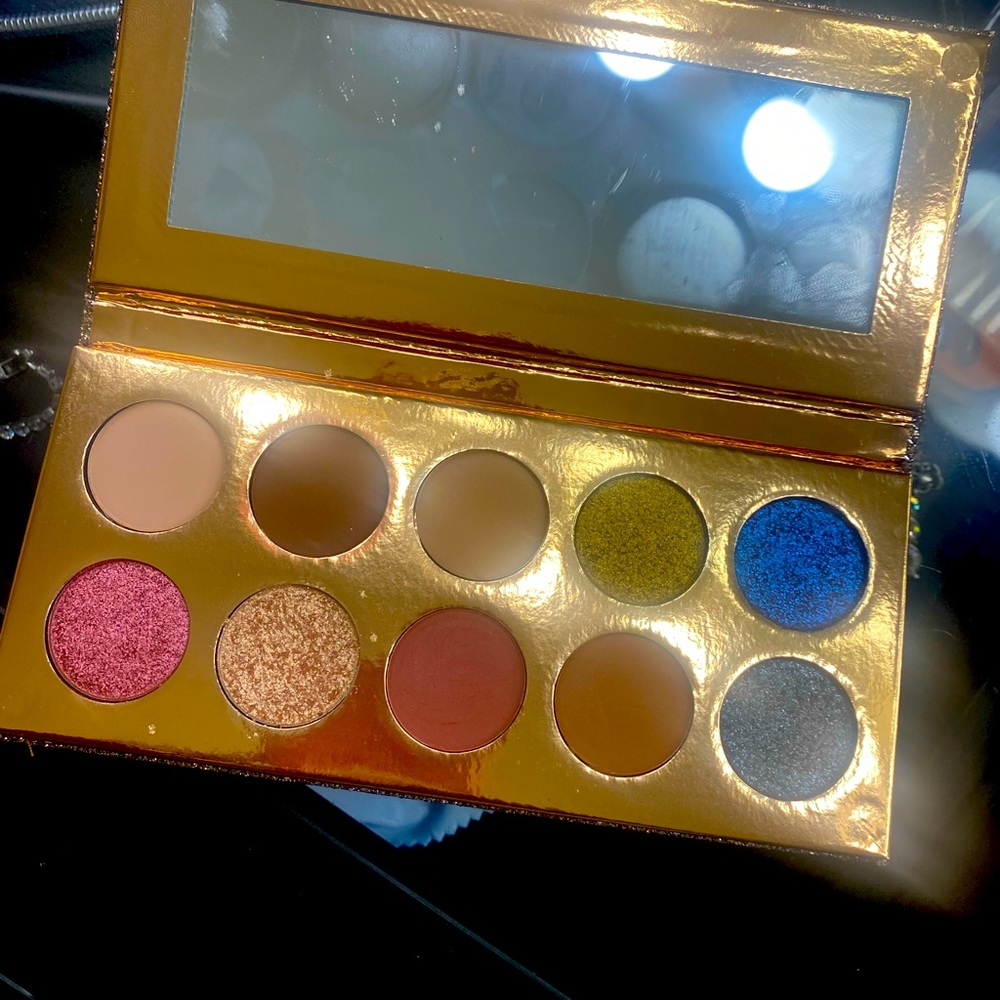DOSE OF COLORS EYESHADOW PALETTE